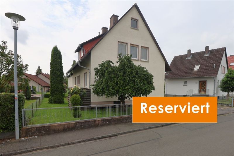 Großzügig wohnen in bester Lage: 
Ein- oder Zweifamilienhaus mit Doppelgarage